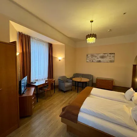 מלון Alpenstadthotels 4*